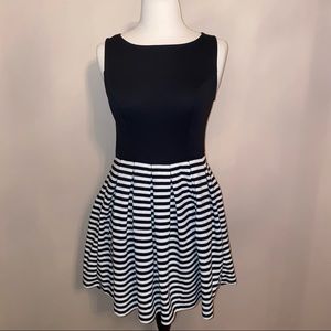 Junior’s Black & White Striped Dress Zipper